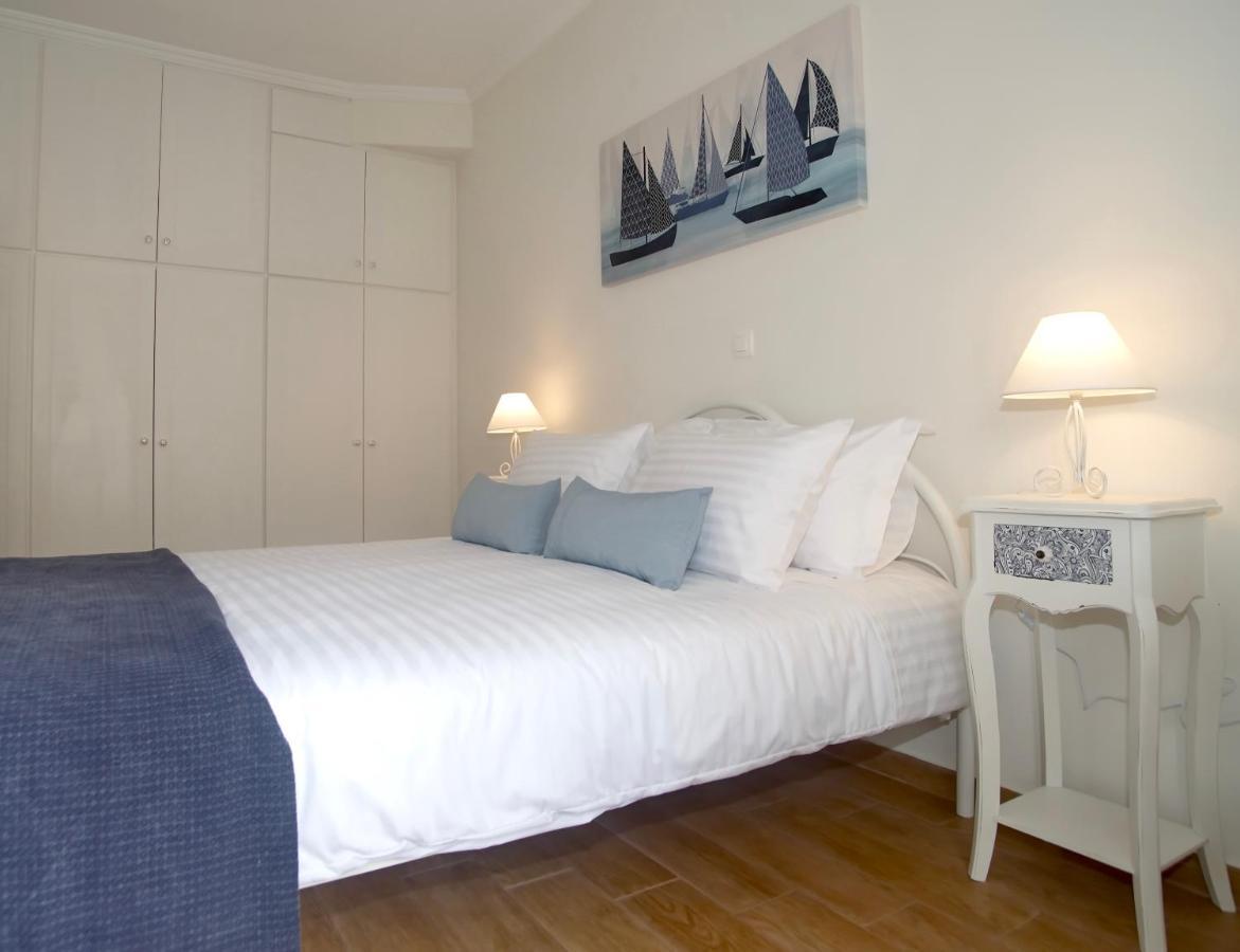 The Bluehouse - Spacious Top Floor Flat With Parking, By Mon Repos Beach Corfu  ภายนอก รูปภาพ