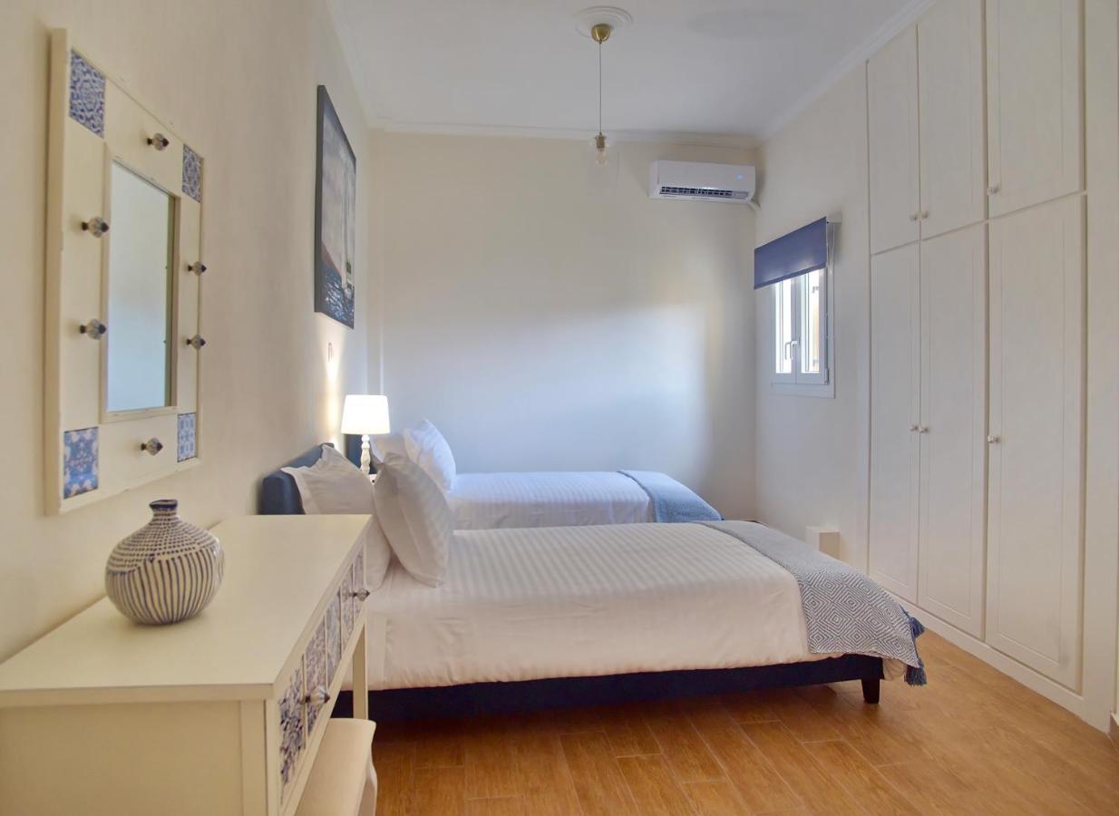 The Bluehouse - Spacious Top Floor Flat With Parking, By Mon Repos Beach Corfu  ภายนอก รูปภาพ