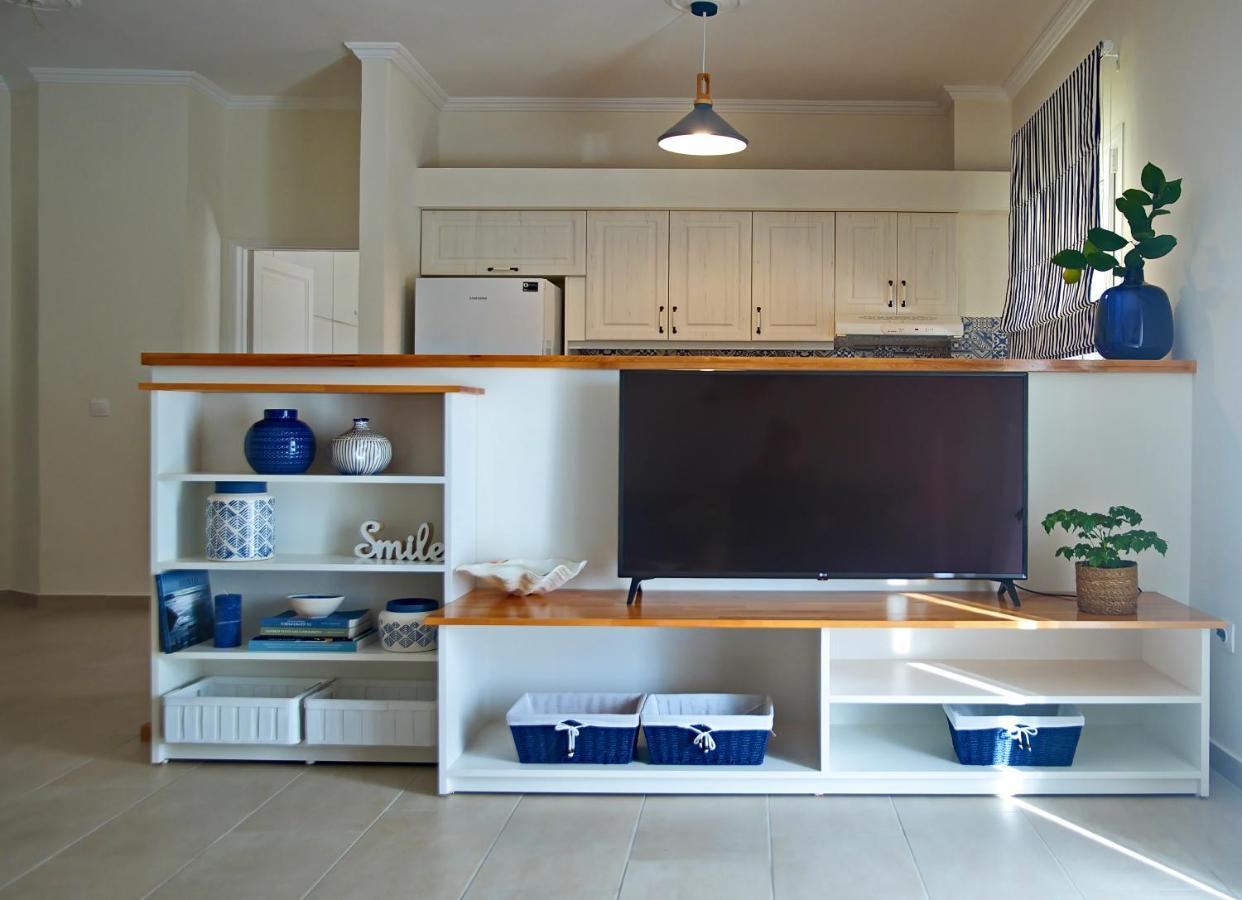 The Bluehouse - Spacious Top Floor Flat With Parking, By Mon Repos Beach Corfu  ภายนอก รูปภาพ