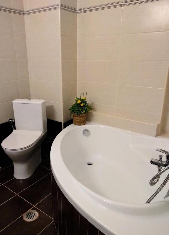 The Bluehouse - Spacious Top Floor Flat With Parking, By Mon Repos Beach Corfu  ภายนอก รูปภาพ